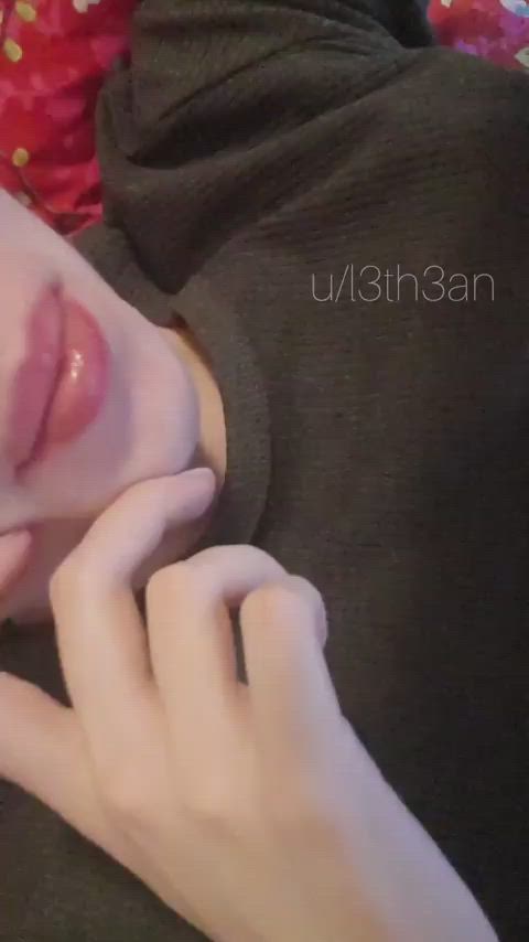 Pick a pair of lips and start pounding : video clip