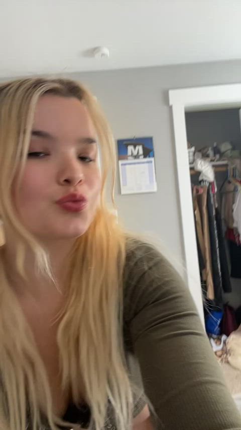 All smiles because I love getting ready for you : video clip