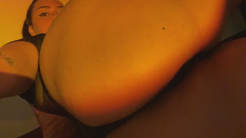 My ass deserves to be filled! : video clip