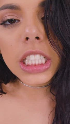 She knows how to take it rough : video clip