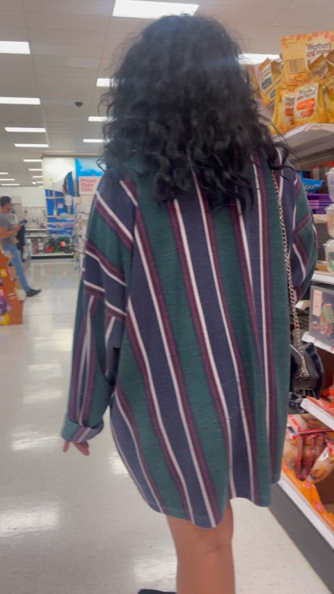 showing myself in stores get me so wet, so much risk : video clip