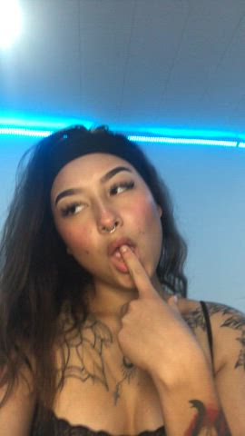 Lets get lost in the moment with me : video clip