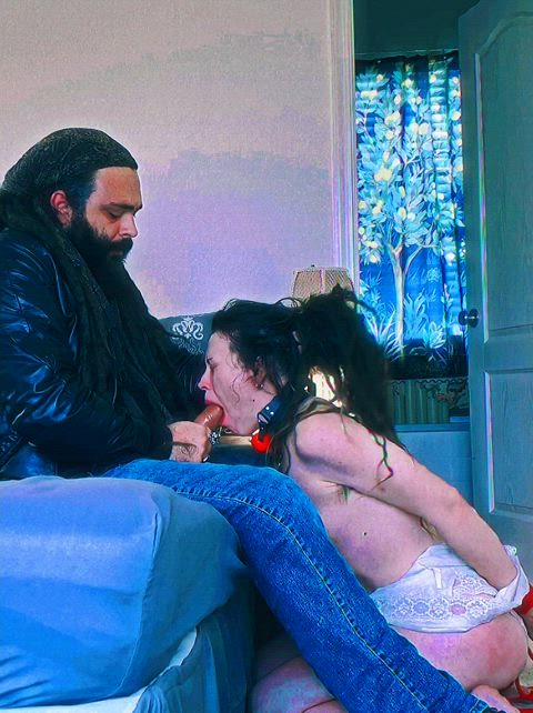 Royjack making Elizabeth Thorn say "I love sucking cock" with her mouth full : video clip