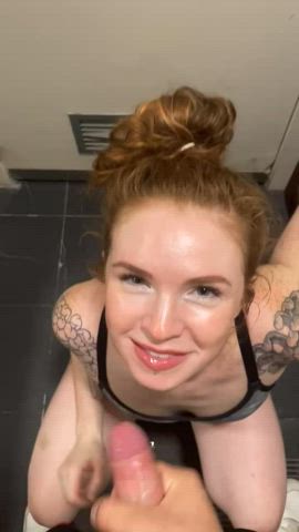 Sucked a stranger’s cock at the gym hehe : video clip