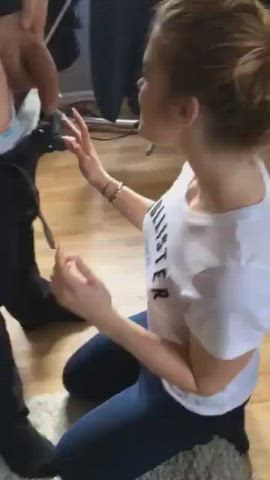 She loves giving blowjob : video clip