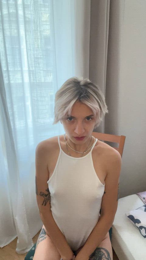 Im just a art girl who shows off her little boobs : video clip