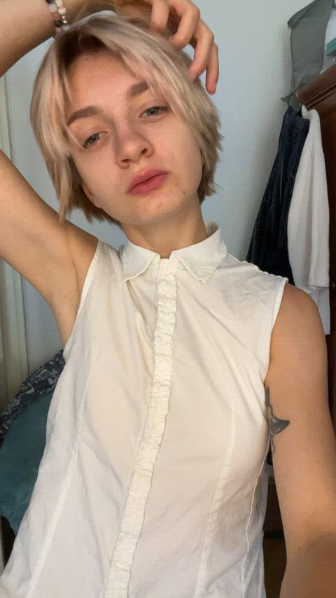 Me a art girl loves her small boobs : video clip