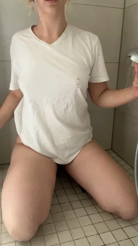 Ever showered with a 18 year old college girl : video clip