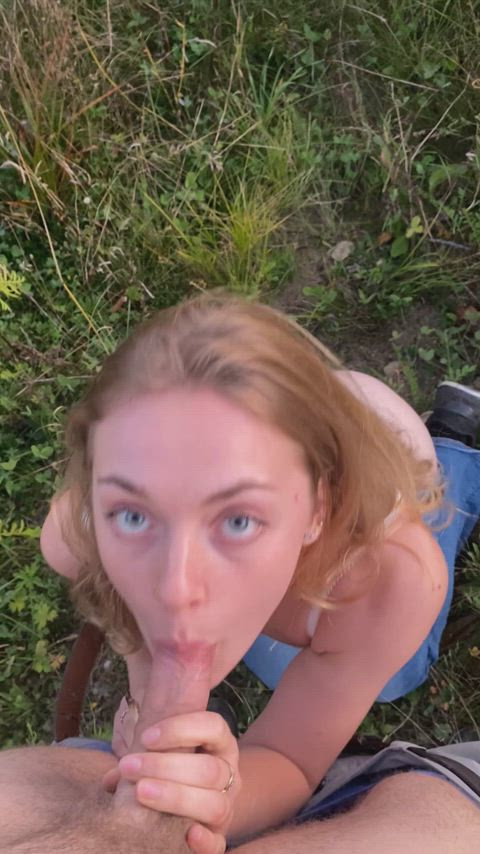 I'm the girl who sucks you off when you least expect it : video clip