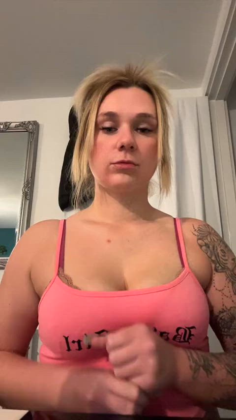 I want something to put in my hands Xx : video clip