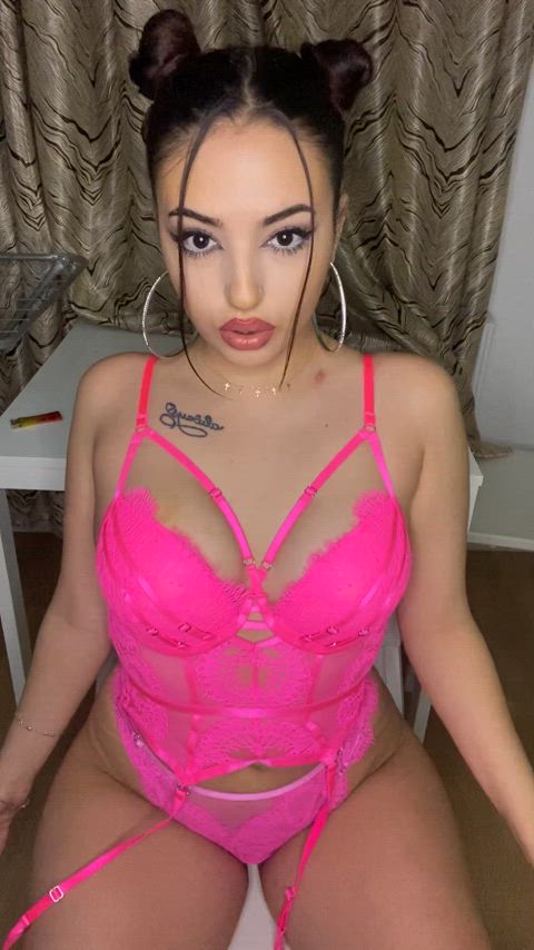 Unveiling beauty with an air of elegance : video clip