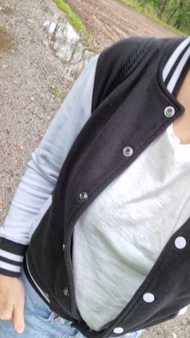 Fancy your cock between my mom tits ;) : video clip