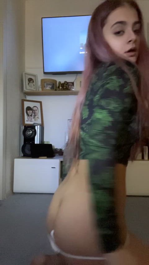 I know I'm small, but am I cute? : video clip