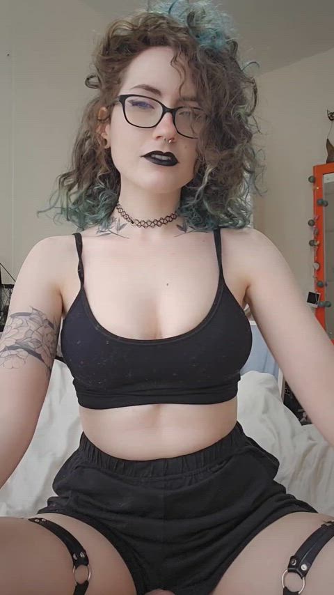 So Weak for Alt Tomboys : video clip