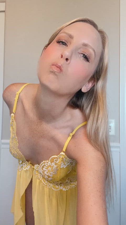 I get so horny when I’m ovulating : video clip