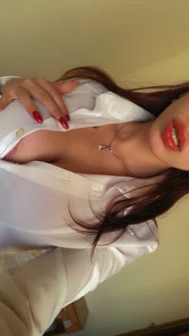 I'm just a girl in scho ol clothes : video clip