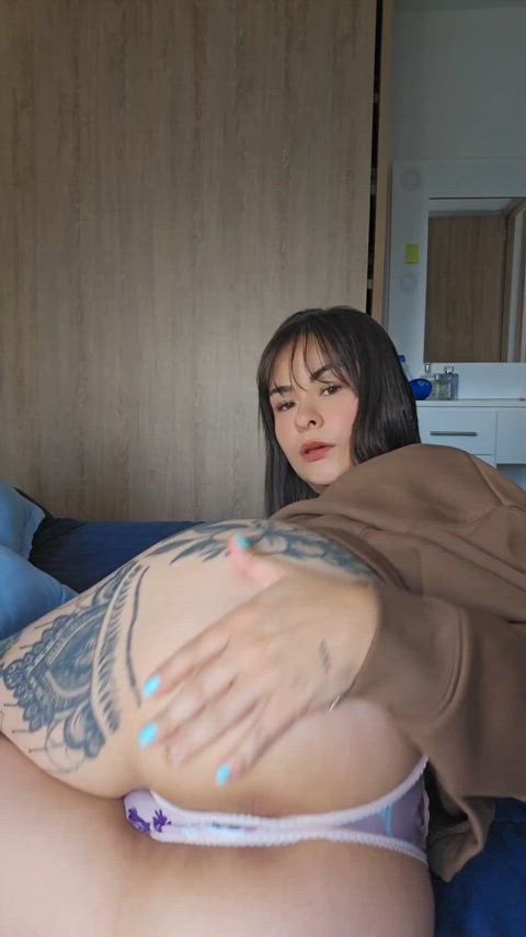 For the few guys that love latina milf ass! : video clip