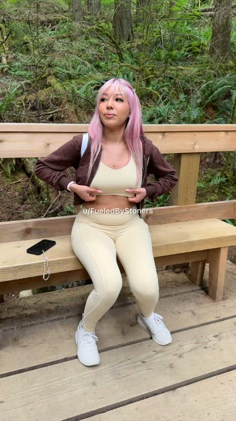 Flashing my tits at a public trail : video clip