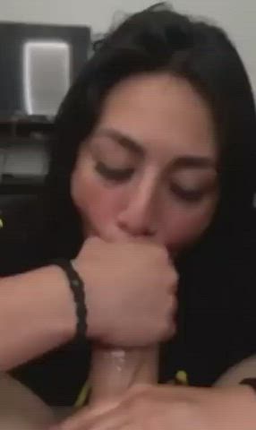 Does anybody have some sauce for this epic lady : video clip