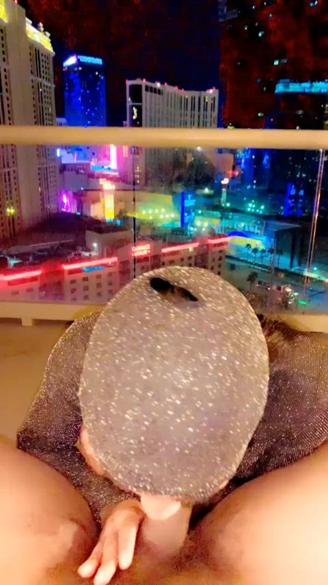 Giving that head on the balcony : video clip