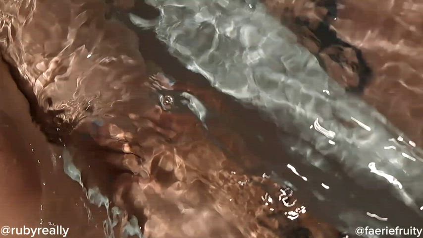 Reaching for her bush : video clip