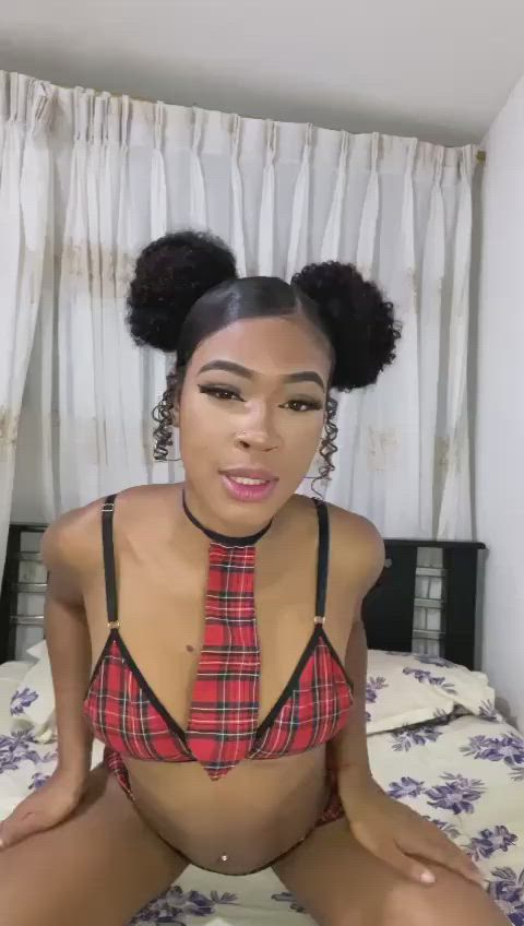 Big lips want to lick your cock, any size : video clip