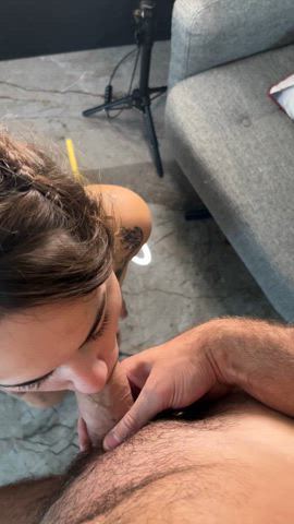 I love sucking cock and all of my guy friends know it : video clip