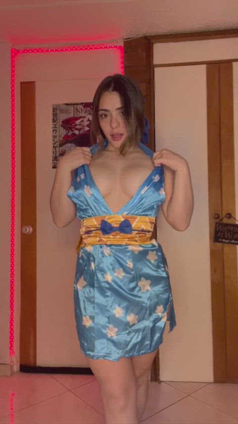 Let’s play some videogames together, what do you say? : video clip