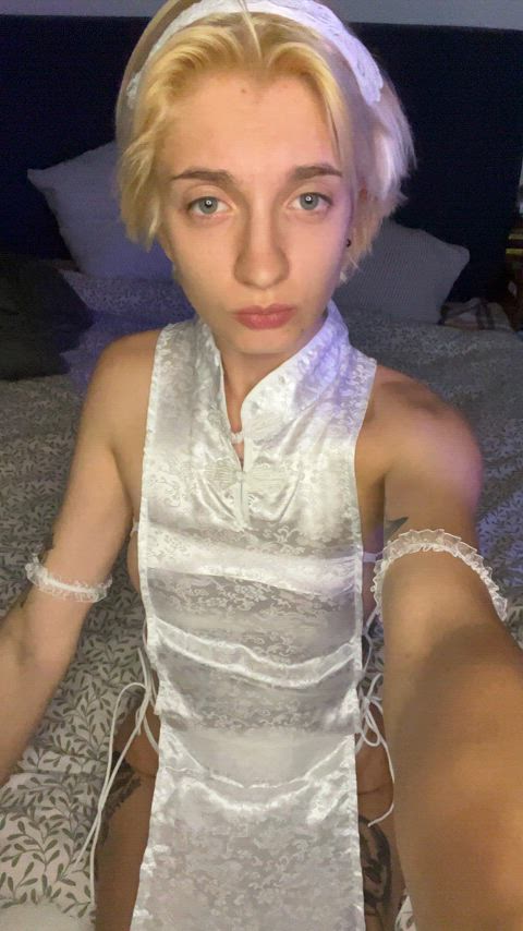 Girls with small boobs are still pretty : video clip