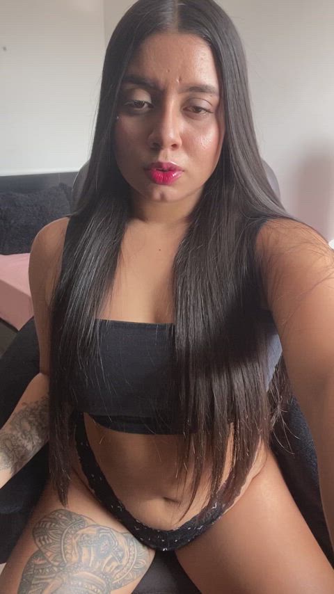 If a latina needs your help, you should give her what she want :) : video clip