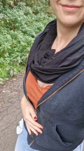 I love to be naked in public : video clip