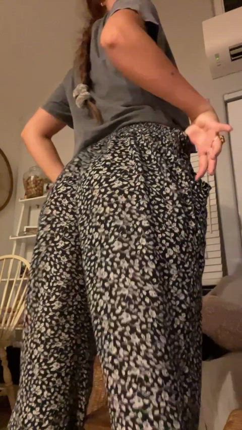 Would you fuck my pussy or anal first? : video clip