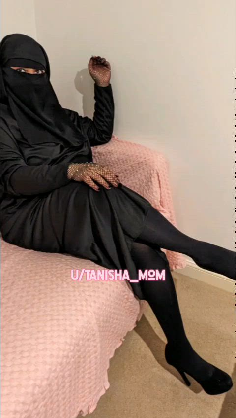Hijabi rides and squirts : video clip