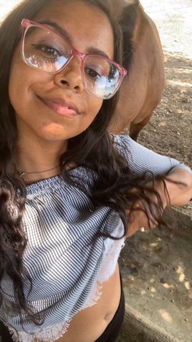 life as a farmergirl is boring.. thats why im on reddit : video clip