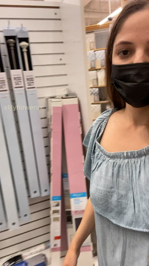 Shopping is never boring with me : video clip