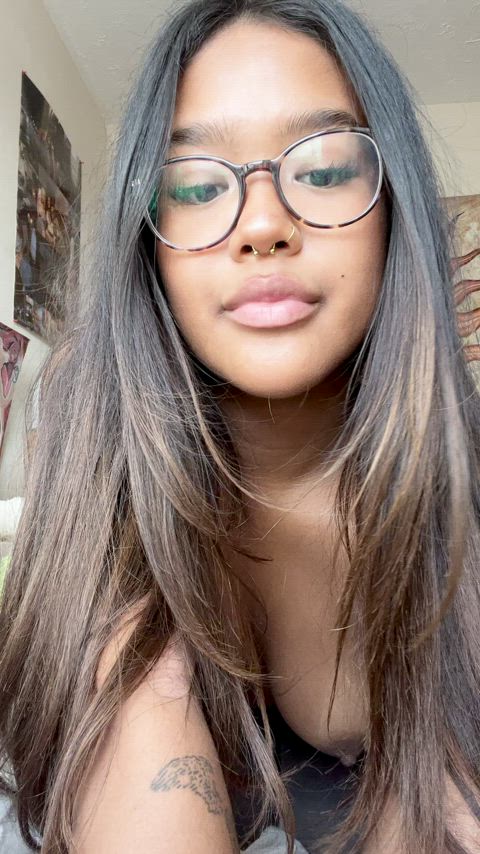 Girls from library are the horniest : video clip