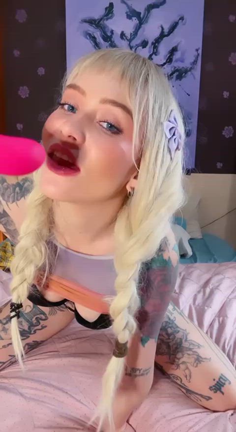 Gooner. I want a real cock so bad : video clip