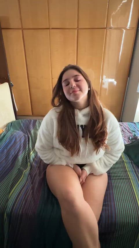 any gooners wanna try my 20yo italian mouth? : video clip