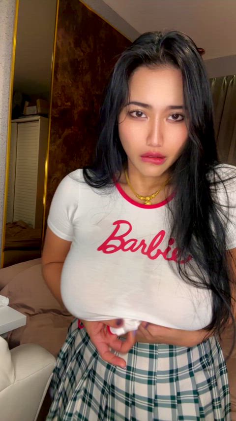 How do you like these all natural huge tits : video clip