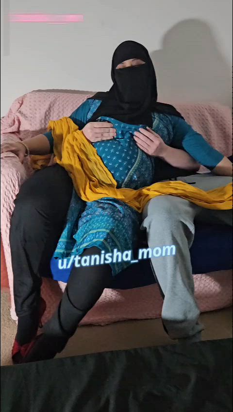 Thick hijabi likes to play : video clip