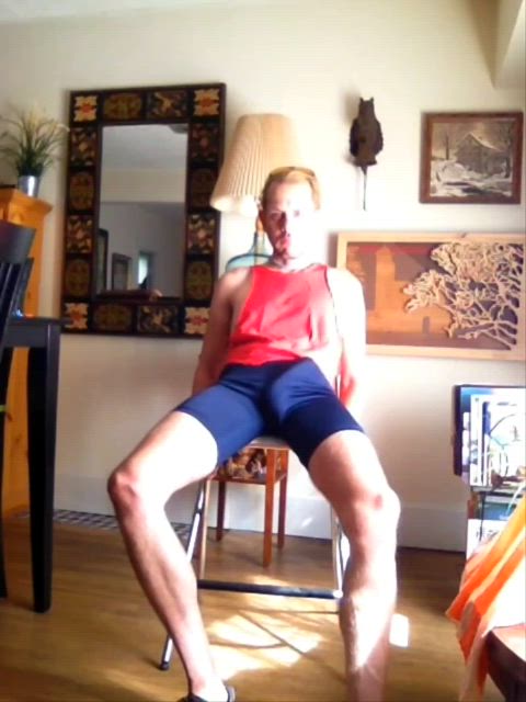 Edging. Also, be honest, how's my hair look. Should I trim it? : video clip