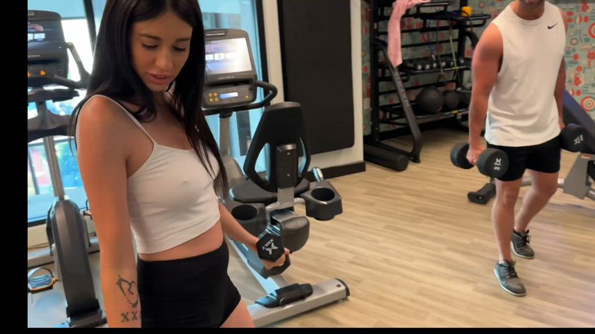 Guy from the gym massages and cums in my girl! : video clip