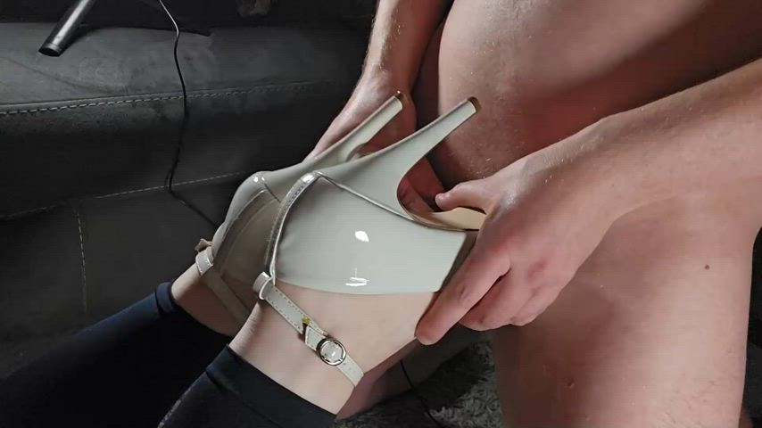 Heeljob fun for a Monday night : video clip