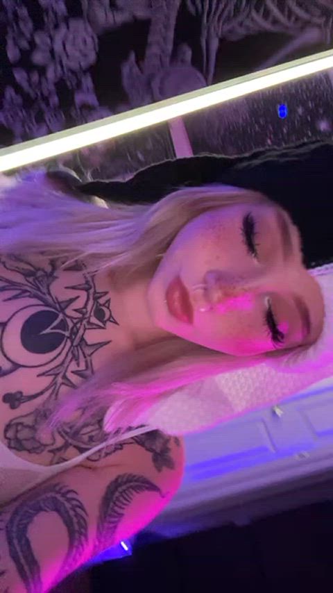 As a teen, I got my own pussy and I got a pet pussy, you can choose : video clip