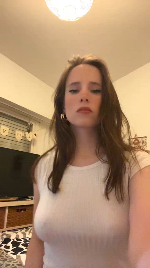 These juicy titties need a wet cock in between them : video clip