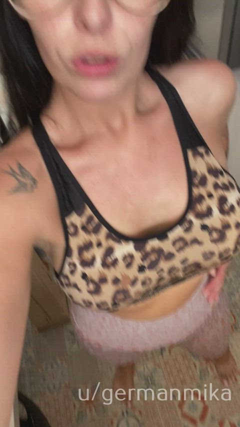 Sucking them makes them so much harder : video clip