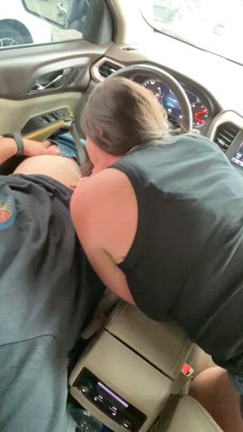 Nothing like treating daddy to a car bj : video clip