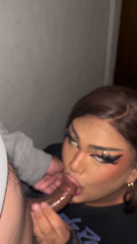 He told me to come over and suck him when his gf fell asleep : video clip