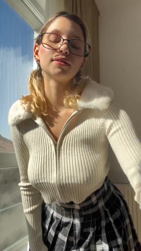 When I'm at home, I'm always horny : video clip