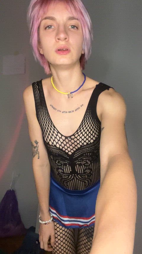 just showing off my teen tits : video clip